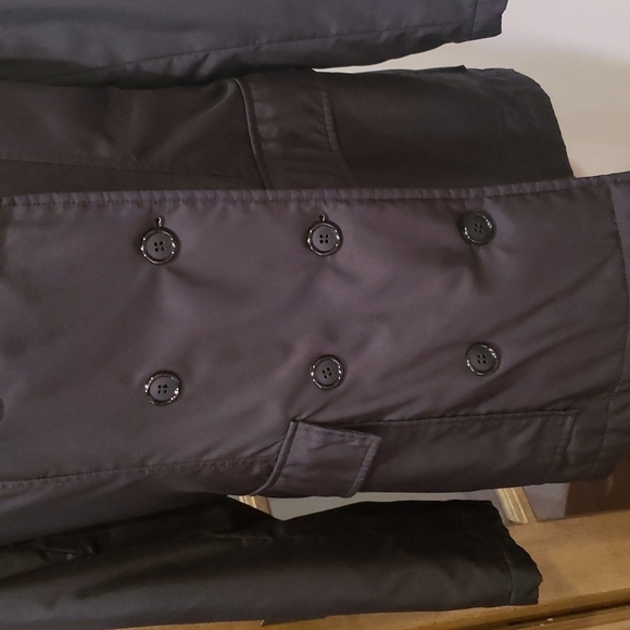 GALLERY black medium raincoat - Picture 3 of 10